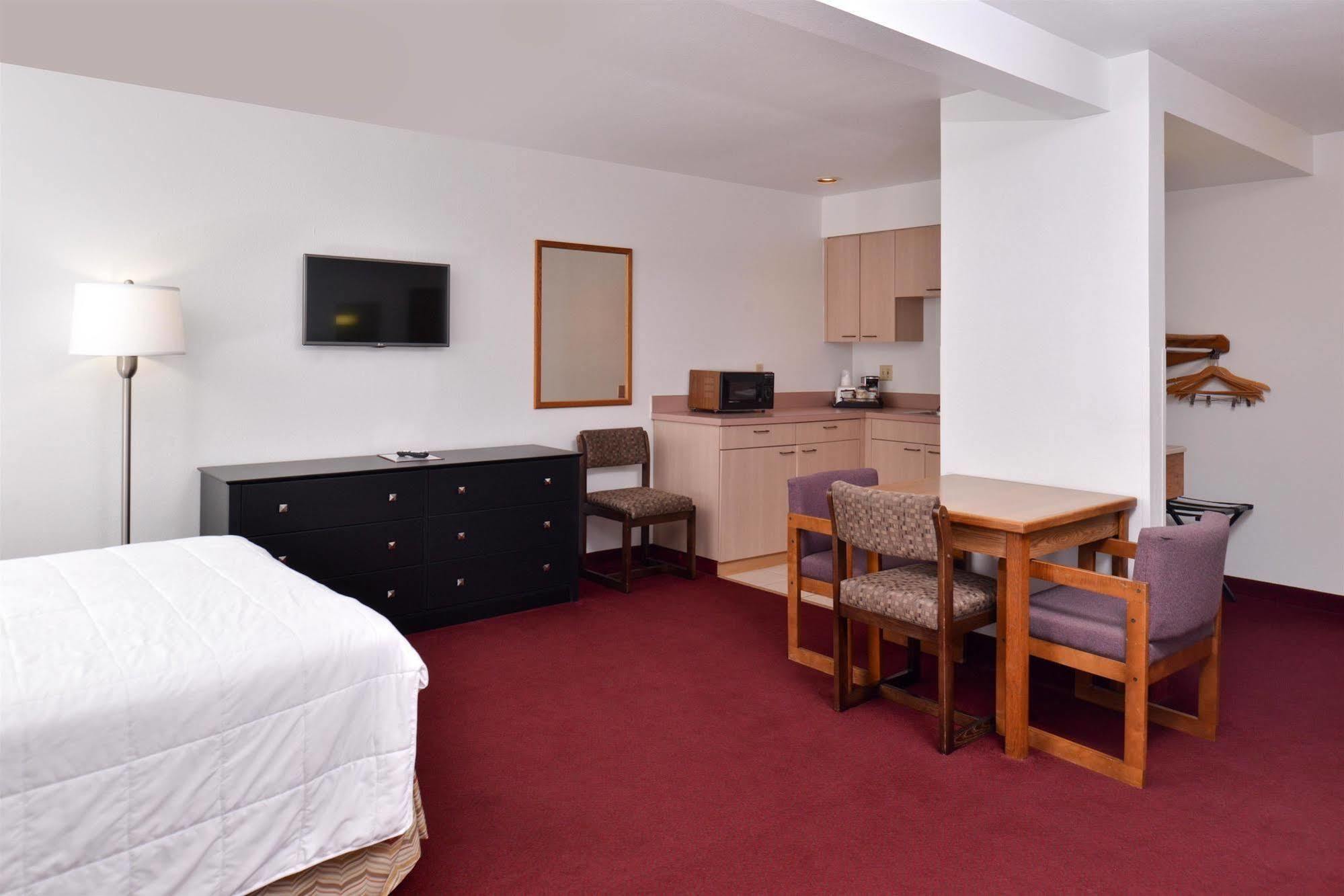 Americas Best Value & Suites-birch Run Motel